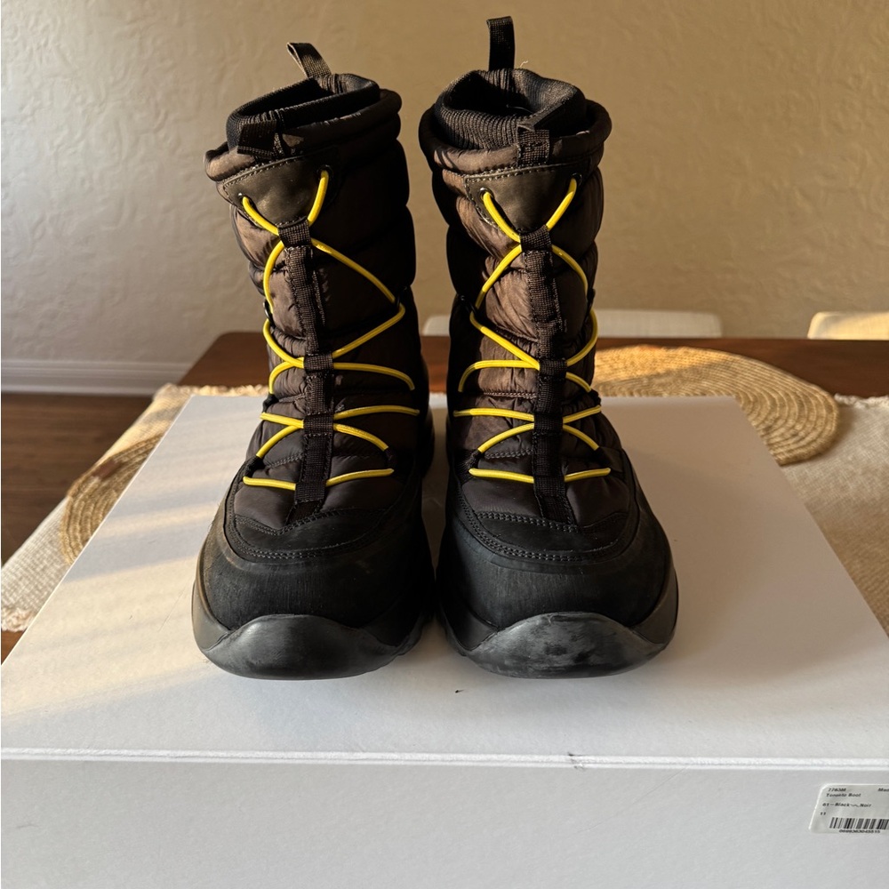 Canada Goose Toronto Boots

Water resistant!